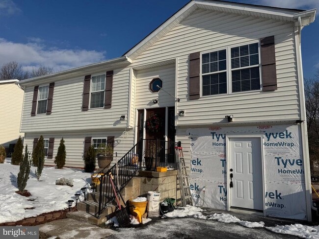 property at 94 Longwood Dr