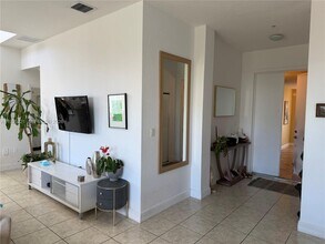 107 Mendoza Ave in Coral Gables, FL - Building Photo - Building Photo