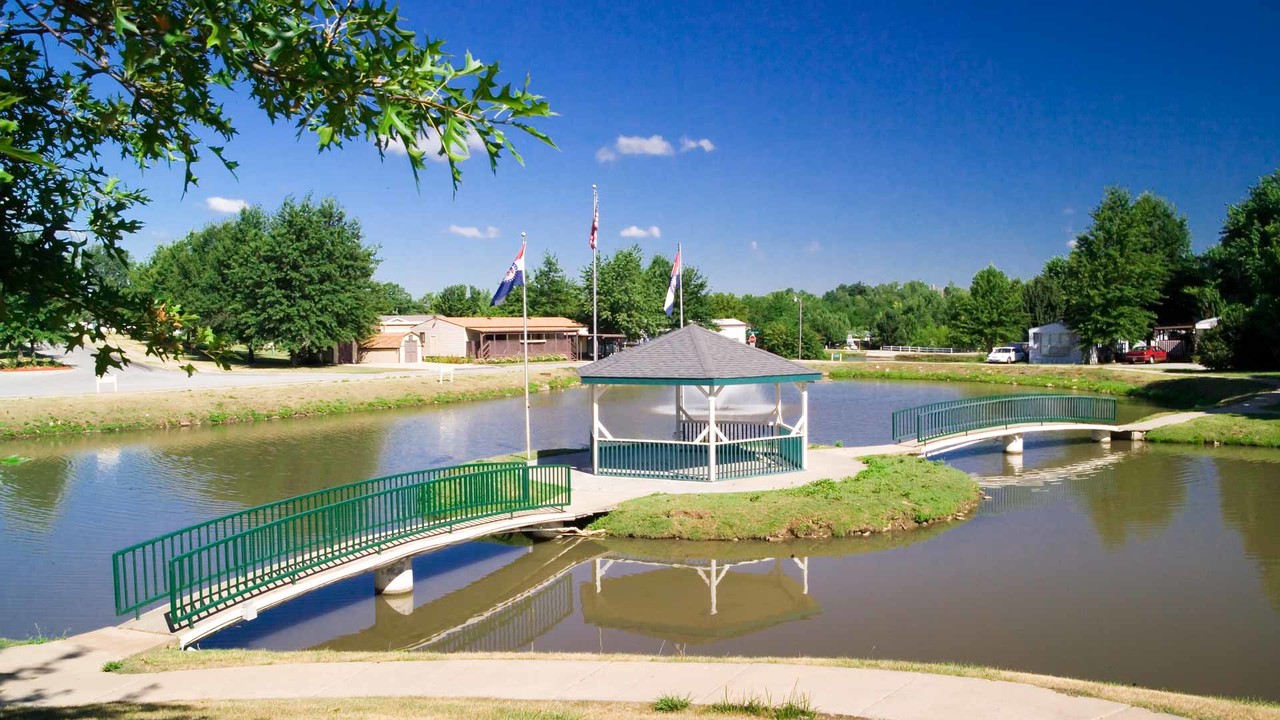 Southfork in Belton, MO - Building Photo