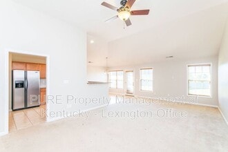 1076 Stonecrop Dr in Lexington, KY - Building Photo - Building Photo