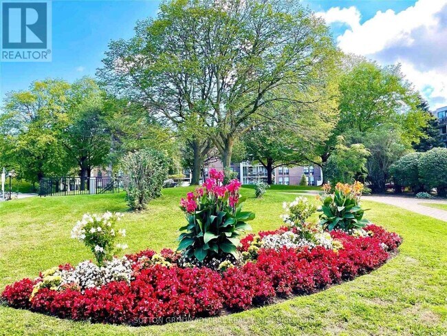 30 Fashion Roseway in Toronto, ON - Building Photo - Building Photo