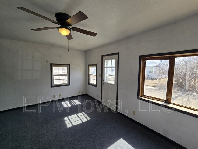 516 Maynard Ave in Waterloo, IA - Building Photo - Building Photo