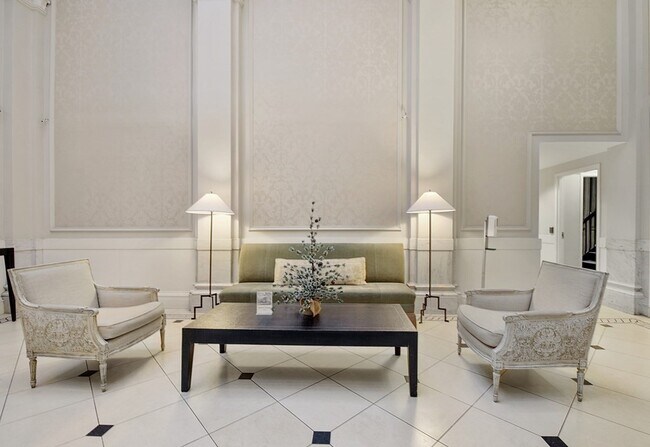 21 Beacon, Unit 5J in Boston, MA - Building Photo - Building Photo