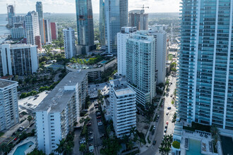 Emerald at Brickell in Miami, FL - Foto de edificio - Building Photo