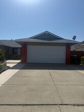 1046 Arlington Rd in Livermore, CA - Building Photo - Building Photo