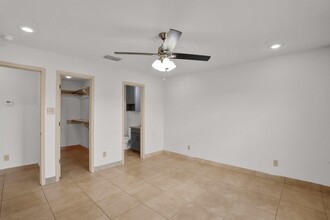 7607 King Arthurs Ct in Laredo, TX - Building Photo - Building Photo
