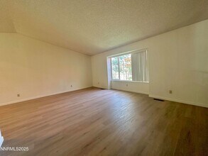 1965 Woodtrail Dr in Sparks, NV - Foto de edificio - Building Photo