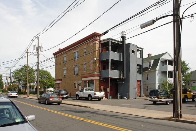 165-167 Park Rd in West Hartford, CT - Foto de edificio - Building Photo