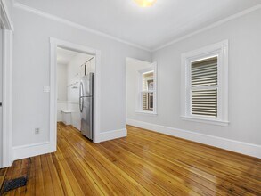 59 Hawthorne St, Unit 1 in Somerville, MA - Building Photo - Building Photo