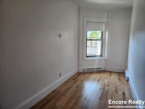 1061 Beacon St in Brookline, MA - Building Photo - Building Photo