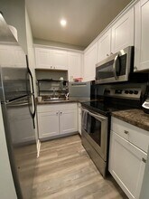 1880 Commonwealth Ave, Unit 4 in Boston, MA - Building Photo - Building Photo
