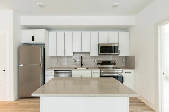 809 Diamond St, Unit 809 Diamond St C03