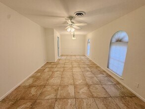 504 Berkshire Ln in Victoria, TX - Building Photo - Building Photo