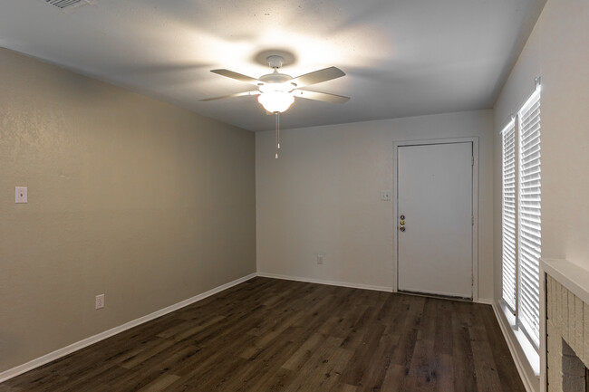 The Willows Ennis in Ennis, TX - Building Photo - Interior Photo