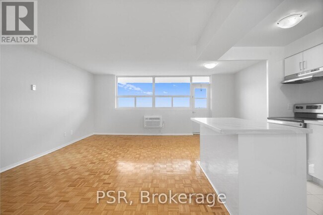 111-2111 Raglan Ave in Toronto, ON - Building Photo - Building Photo