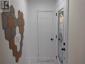 5 Aylesford Dr in Toronto, ON - Building Photo - Building Photo