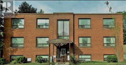 191-191 Broadway St in Mississauga, ON - Building Photo - Building Photo