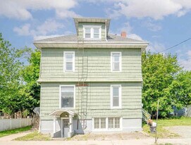 120 Badger Ave, Unit 5 in Endicott, NY - Building Photo