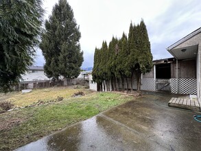 8741 Bellevue Dr in Chilliwack, BC - Building Photo - Building Photo