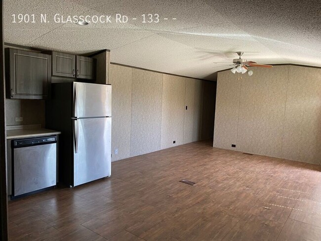 property at 1901 N Glasscock Rd