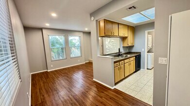 188 Hurst Ave, Unit 188 in Ventura, CA - Building Photo - Building Photo