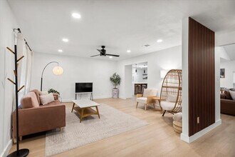 9005 Balcones Club Dr in Austin, TX - Building Photo - Building Photo