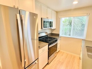 833 Del Mar Downs Rd in Solana Beach, CA - Building Photo - Building Photo