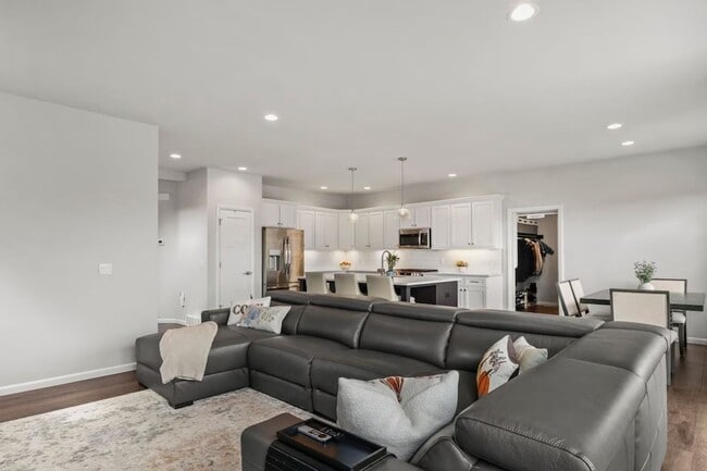 323 Galileo Dr in Madison, WI - Foto de edificio - Building Photo