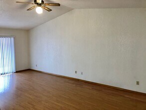 1812 Hope Ave in Kingman, AZ - Building Photo - Building Photo