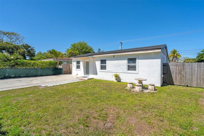 3071 NW 154th Terrace in Opa Locka, FL - Building Photo - Building Photo