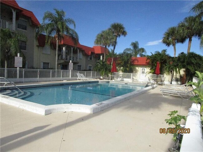property at 475 SE 8th St