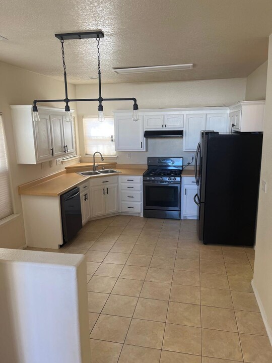 4723 Spanish Sun Ave NE in Albuquerque, NM - Building Photo