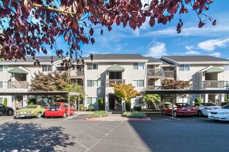 Cascade Woods Apartments in Aloha, OR - Building Photo - Building Photo