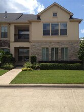 2038 Palm Forest Ln in Houston, TX - Foto de edificio - Building Photo