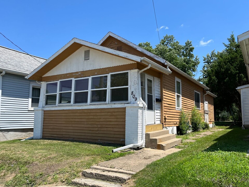 809 N Mason St in Bloomington, IL - Building Photo