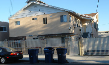 22717 14th St in Newhall, CA - Building Photo - Building Photo