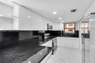 5061 W 12th Ln in Hialeah, FL - Building Photo - Building Photo