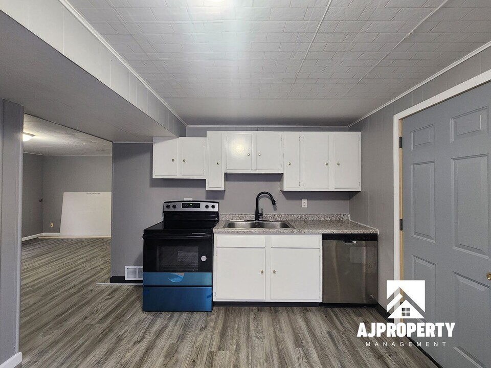 1013 S Blauvelt Ave in Sioux Falls, SD - Building Photo