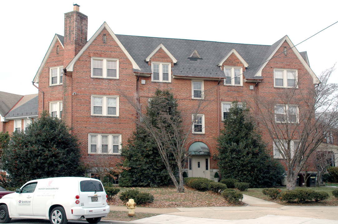 2100-2102 Lancaster Ave in Wilmington, DE - Building Photo