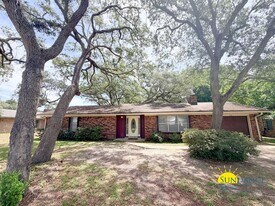 713 Trowbridge Ave in Fort Walton Beach, FL - Building Photo
