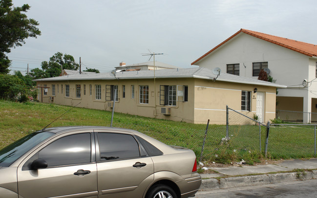 1935 NW Flagler Ter in Miami, FL - Building Photo - Building Photo