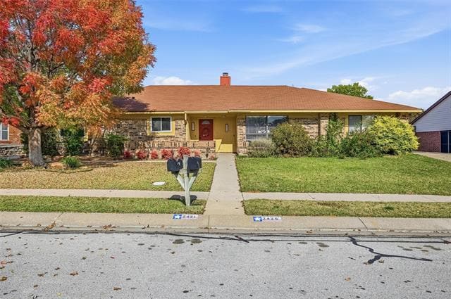 property at 2425 Oakmont Dr