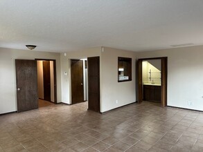 3821 Quail Run Cir in Norman, OK - Foto de edificio - Building Photo