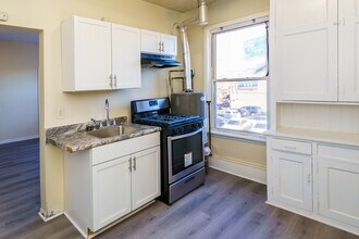 1717 E Lake St in Minneapolis, MN - Building Photo - Building Photo