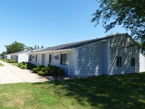 Center Street Apartments in Flandreau, SD - Building Photo - Building Photo