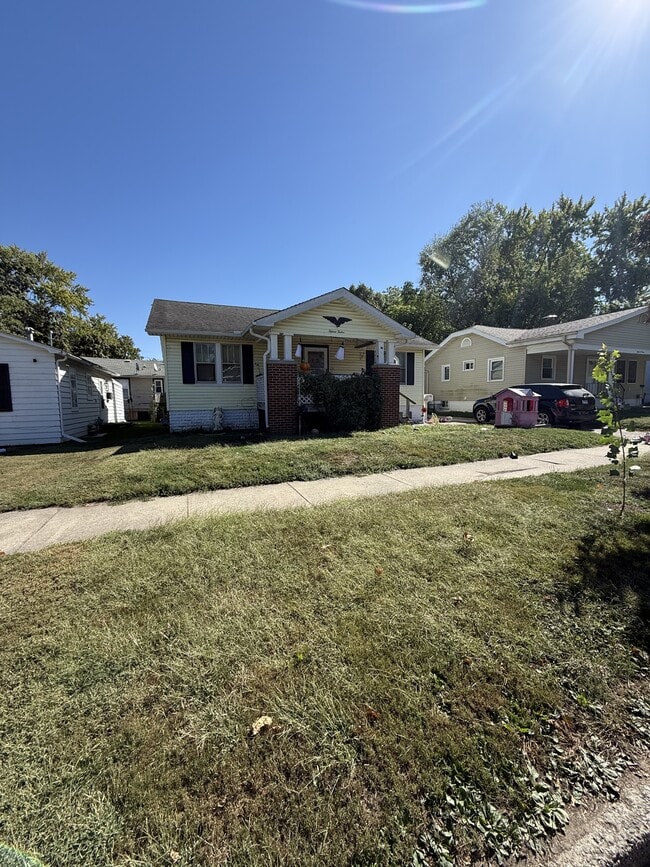 property at 1512 N Walnut Grove Ave