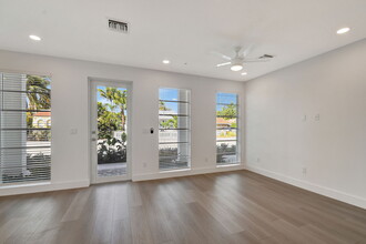 802 N Federal Hwy in Lake Worth Beach, FL - Building Photo - Interior Photo