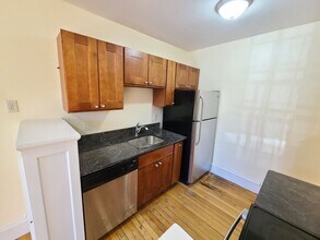 100 Madison Ave, Unit 2 in Newton, MA - Building Photo - Building Photo