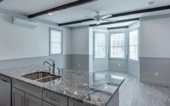 321 Ashley Ave in Charleston, SC - Building Photo - Building Photo