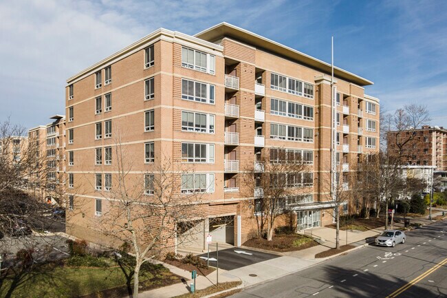 Potomac Place Condominiums in Washington, DC - Building Photo - Building Photo